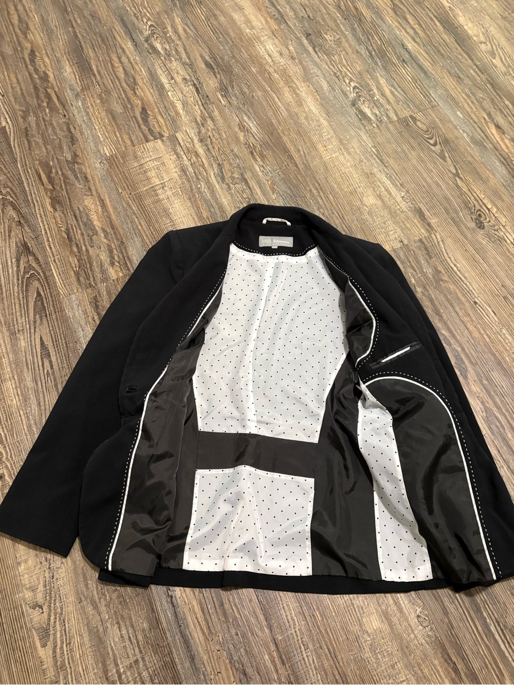 Women’s Blazer $20.00 Size 8 Color Black